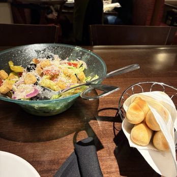 Olive Garden Italian Restaurant - Salad and breadsticks - Italian Near Me - Minnetonka, Minnesota Olive Garden Italian Restaurant - Salad and breadsticks - Italian Near Me - Minnetonka, Minnesota