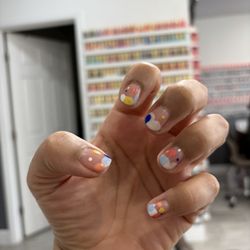 Bee's Nails