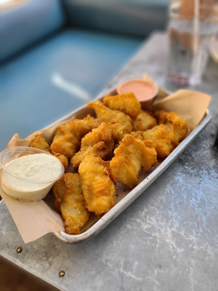 EMC Seafood & Raw Bar - Woodland Hills