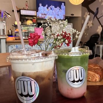 Juu - Cloud noir and strawberry matcha - Cafes Near Me - Long Beach, California Juu - Cloud noir and strawberry matcha - Cafes Near Me - Long Beach, California