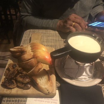 Warren's Spirited Kitchen - Cheese fondu- is you are veggie they will sub meat for veggie - New American Near Me - Burton, Ohio