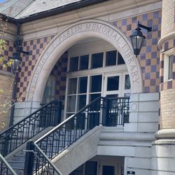 Parlin Memorial Library