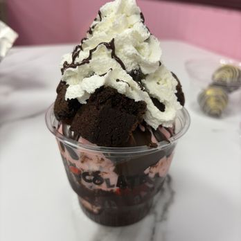 Chocolate Bash - Brownies Ice Cream Cup with strawberry ice cream! - Coffee & Tea Near Me - San Jose, California