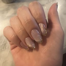 Almond cat eye with asymmetrical gold tips