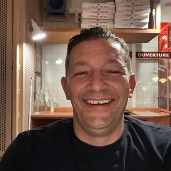 Papà Raffaele - Him for once smiling for context he gets annoyed over people not knowing what he means the grumpy nugget - Pizza Near Me - Lille, 59
