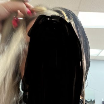 D Style Salon - This is not acceptable - Hair Salons Near Me - Tomball, Texas