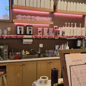 Momos Cafe - Coffee & Tea Near Me - Ardsley, New York