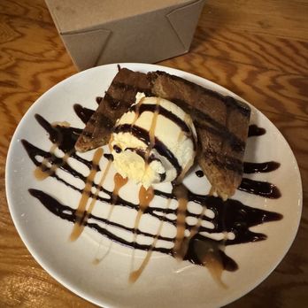 Bridgewater Bistro - Blonde sundae - New American Near Me - Astoria, Oregon