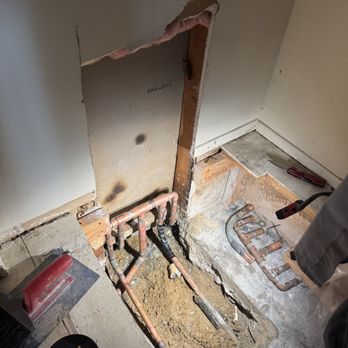 Just Right Plumbing - New copper water manifold. Done after old manifold started leaking in the slab. - Plumbing Near Me - Los Angeles, California Just Right Plumbing - New copper water manifold. Done after old manifold started leaking in the slab. - Plumbing Near Me - Los Angeles, California