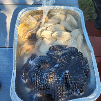 Old Colonial Motel - Steamers & mussels purchased at a local market ready to be cooked and eaten ! - Hotels Near Me - Old Orchard Beach, Maine