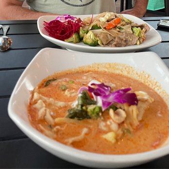 Thai Bella - Pad se yu and red curry - Thai Near Me - Moab, Utah Thai Bella - Pad se yu and red curry - Thai Near Me - Moab, Utah