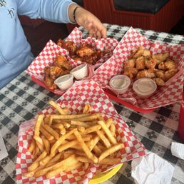 Chicken wings , fries, and chicken chucks Chicken wings , fries, and chicken chucks