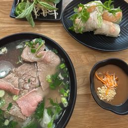 Combo pho + spring rolls