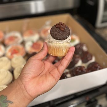 Baby Cakes Walk - Oreo cupcakes - Desserts Near Me - Norwalk, California Baby Cakes Walk - Oreo cupcakes - Desserts Near Me - Norwalk, California