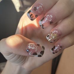 Hot Nails & Spa - This is what I got. THE NAIL POLISH IS MESSY AND SMERED