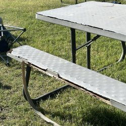The Cove RV Resort - Sorry excuse for picnic tables