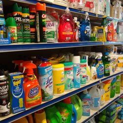 B&D's Creekside Groceries - Grabbing a few odds and ends at this handy little grocery store. :-) Cleaning supplies.