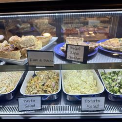 Putnam Pantry Candies, Icecreams and Cafe - Salads  & quiche