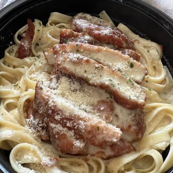 Olive Garden Italian Restaurant - Chicken Alfredo - Italian Near Me - Eugene, Oregon