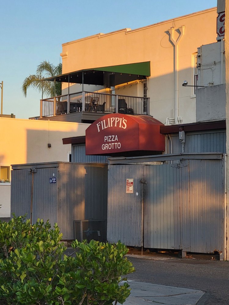 Filippi's Pizza Grotto Escondido