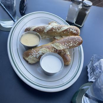 Dubliner Restaurant & Pub - Pretzel appetizer ask for no salt - Irish Near Me - Washington, DC, District of Columbia