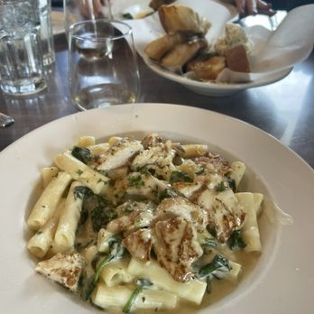 Kula Bistro - Chicken Alfredo, to die for.. - Italian Near Me - Kula, Hawaii