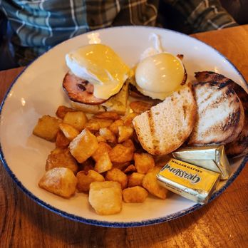 Land & Lake Kitchen - Land Benedict - American Near Me - Chicago, Illinois