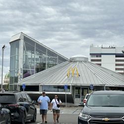 McDonald's - Ugo space ship theme playground