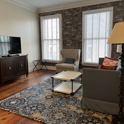 The Lodge Alley Inn - The living room area