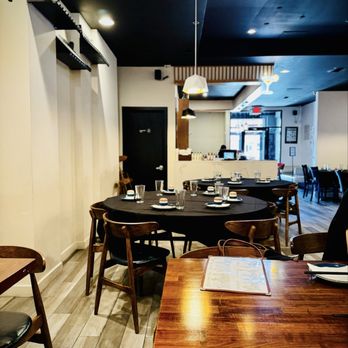 EMei - Nice sized dining area - Szechuan Near Me - Philadelphia, Pennsylvania EMei - Nice sized dining area - Szechuan Near Me - Philadelphia, Pennsylvania