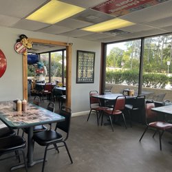 Bucky's Bar-B-Q - Roper Mountain Rd - Dining room