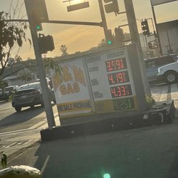 M & M Gas Station