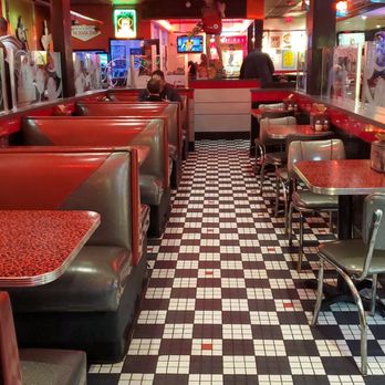 Garibaldi's Italian Eatery - One of many seating areas. - Pizza Near Me - Hoffman Estates, Illinois