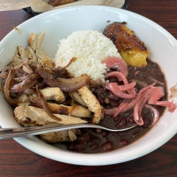 Cuban Kitchen - Garlic Chicken - Mojito Chicken bowl, with rice, black beans, and a maduro (8/10) - Cuban Near Me - San Mateo, California Cuban Kitchen - Garlic Chicken - Mojito Chicken bowl, with rice, black beans, and a maduro (8/10) - Cuban Near Me - San Mateo, California