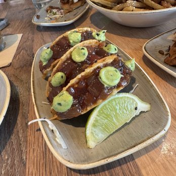 Moku Kitchen - Poke tacos ($21) - Cocktail Bars Near Me - Honolulu, Hawaii