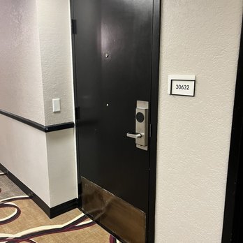 Harrah's Laughlin - A Caesars Rewards Destination - Safety hazard opening front door - Hotels Near Me - Laughlin, Nevada