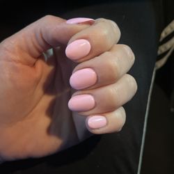 Dream Nails and Spa - Emily dos my nails today.
