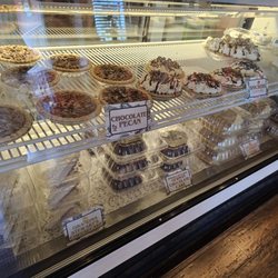 Urban Farmhouse Eatery & Pie Co - Pie counter