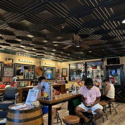 Lucky's Barbershop & Men's Club - Vibez