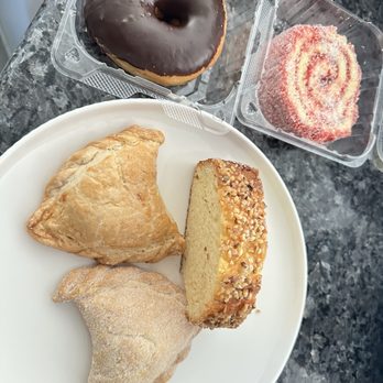 Pan De Vida Bakery - Me gusto el pan que compré, no era pan dulce viejo estaba suave y buen sabor. Ahora me aré un cafecito. - Bakeries Near Me - Lancaster, California