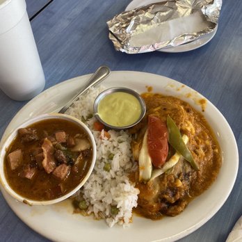 La Fonda - Chicken stuffed poblano pepper, white rice, charro beans and tortilla. - Mexican Near Me - Sugar Land, Texas La Fonda - Chicken stuffed poblano pepper, white rice, charro beans and tortilla. - Mexican Near Me - Sugar Land, Texas