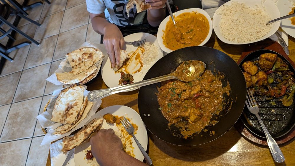 Yumz Indian Cuisine Logo