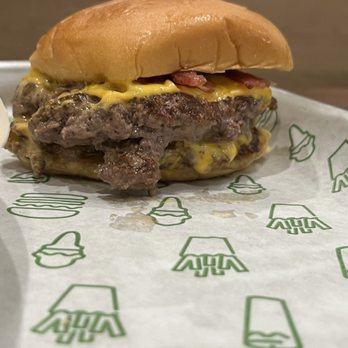 Shake Shack Evergreen Walk - Double cheeseburger with bacon - Burgers Near Me - South Windsor, Connecticut