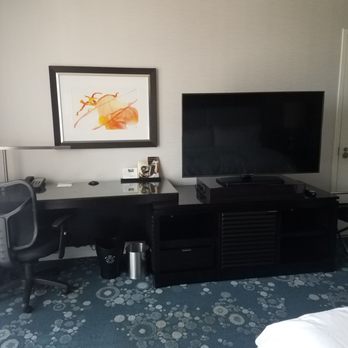 Renaissance Arlington Capital View Hotel - Room 925 - Hotels Near Me - Arlington, Virginia