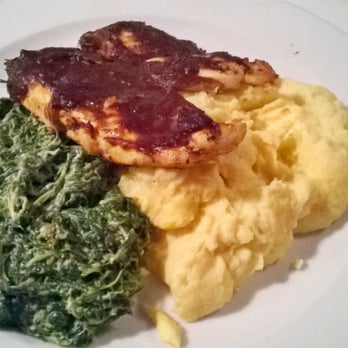 Well Done - Grillowany filet z kurczaka z szpinakiem i puree ziemniaczanym. Grilled chicken breast with creamed spinach and mashed Potato. - American Near Me - Kraków, Massachusetts