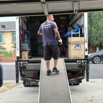 All Stars Movers - Movers loading the truck. - Movers Near Me - San Jose, California All Stars Movers - Movers loading the truck. - Movers Near Me - San Jose, California