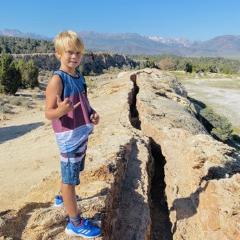 Travertine Hot Spring - Rock formations - Hot Springs Near Me Travertine Hot Spring - Rock formations - Hot Springs Near Me
