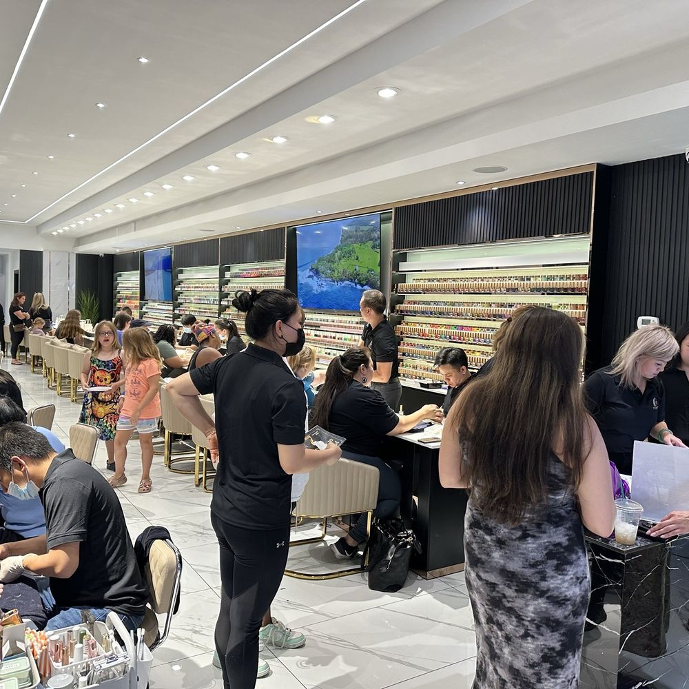 Luxer Nails Lounge - Waxing Near Me - Wayzata, Minnesota