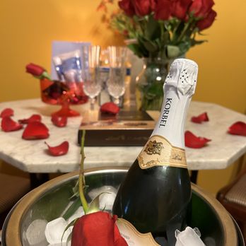 Amethyst Inn - Lovers package delivered to your room - Bed & Breakfast Near Me - Adamstown, Pennsylvania Amethyst Inn - Lovers package delivered to your room - Bed & Breakfast Near Me - Adamstown, Pennsylvania