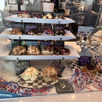 Cinnaholic - Display - Bakeries Near Me - Stafford, Virginia